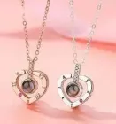 Кулон підвіска з проекцією I love you Я тебе люблю 100 мовами світу у формі серця