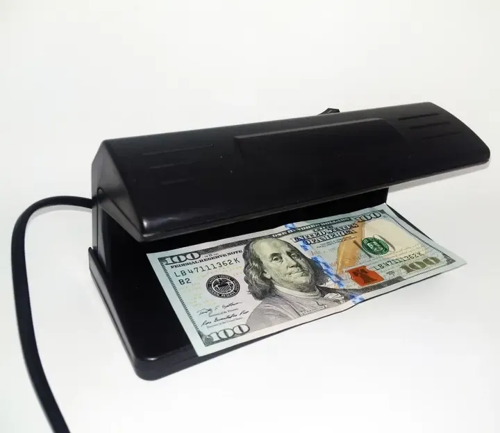 Детектор валют UKC настільний переносний ультрафіолетовий лампа для перевірки грошей від мережі 220V Black