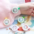 Кліпса від комарів Bikit Guard з натуральними екстрактами з поліетиленовою капсулою.