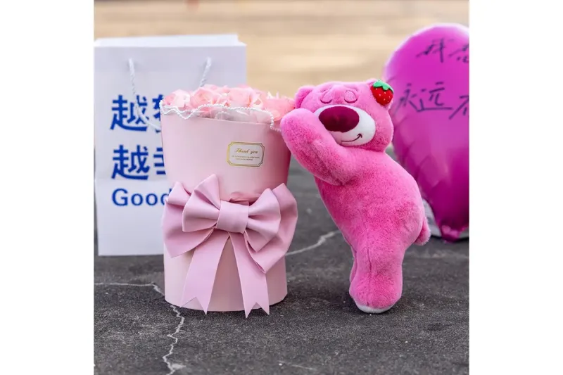 Ведмедик LED з букетом квітів з мила (KR-01-1/2)