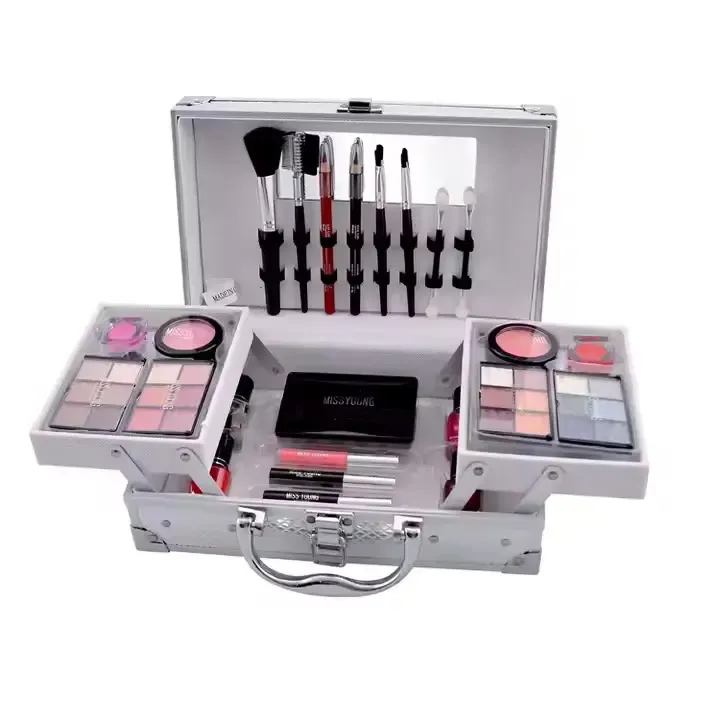 Набір жіночої косметики у подарунковій валізі MC1155 Makeup set Сріблястий