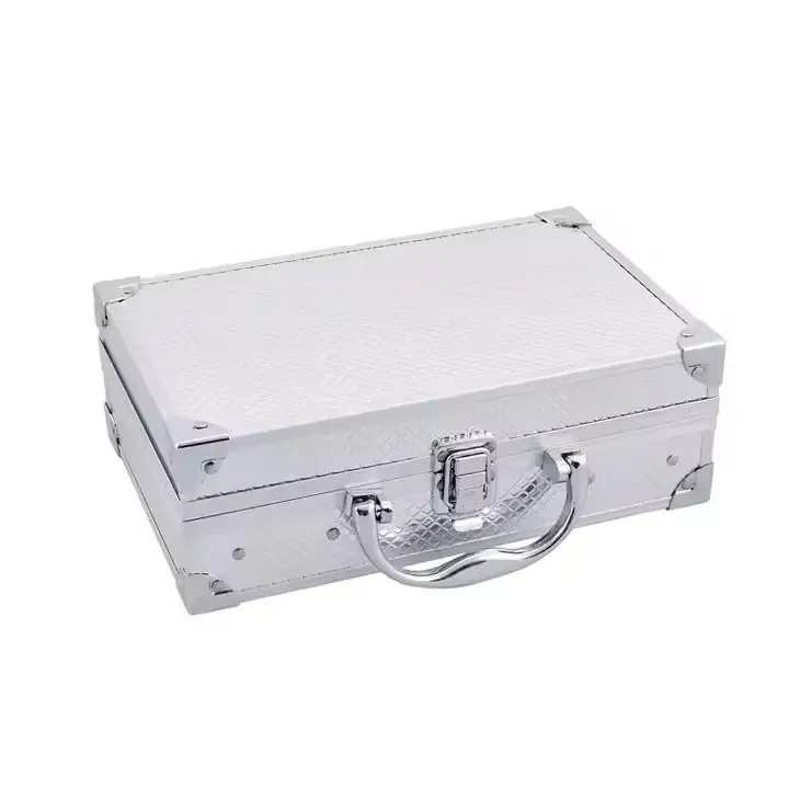 Набір жіночої косметики у подарунковій валізі MC1155 Makeup set Сріблястий