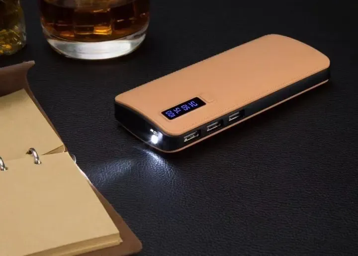 Портативне зарядне 20000 mahc екраном 3 USB + ліхтарик, павер банк, Power Bank
