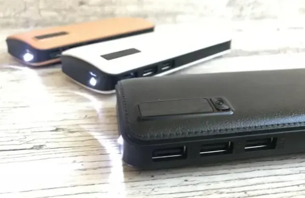 Портативне зарядне 20000 mahc екраном 3 USB + ліхтарик, павер банк, Power Bank