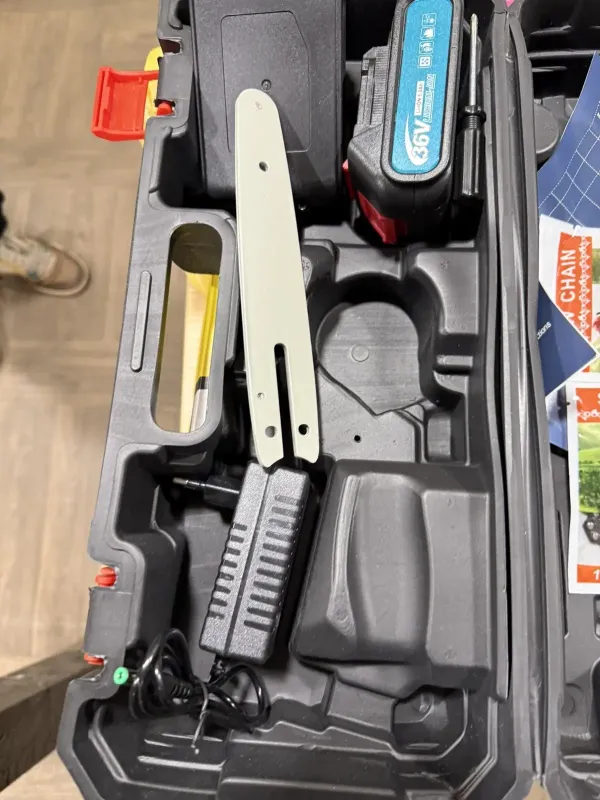 Ланцюгова пила в валізі з 2 акумуляторами 36V (автоматична подача олії)