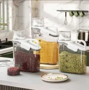 Універсальний герметичний контейнер для сипучих продуктів та рідин